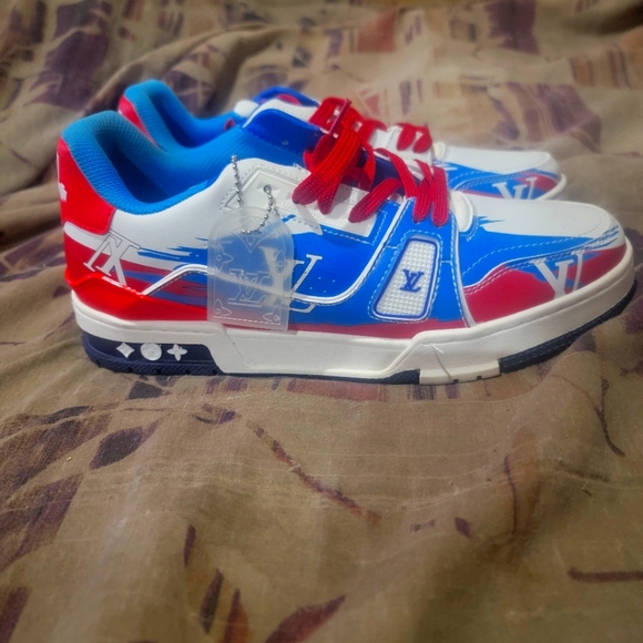 Sneakers - Picture 1 of 5